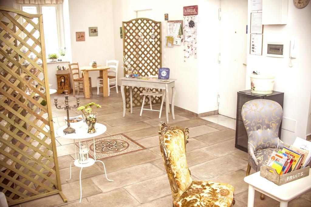 Bed & Breakfast Lady-B เนเปิลส์ ภายนอก รูปภาพ
