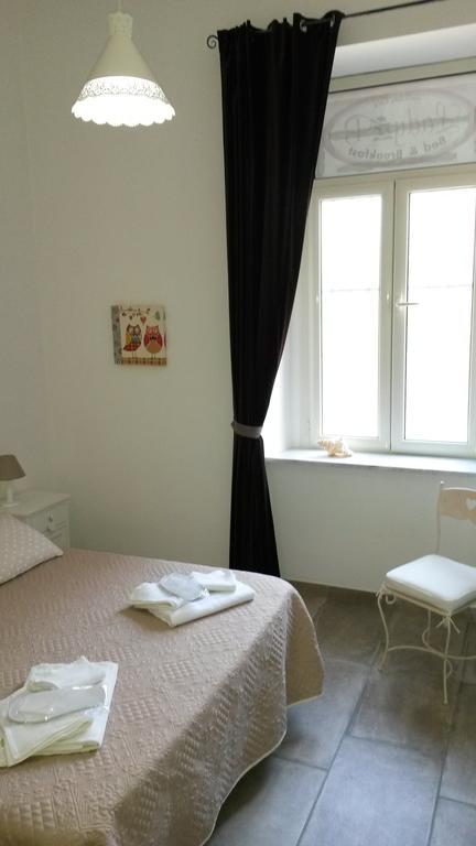 Bed & Breakfast Lady-B เนเปิลส์ ภายนอก รูปภาพ