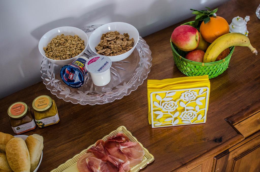 Bed & Breakfast Lady-B เนเปิลส์ ภายนอก รูปภาพ